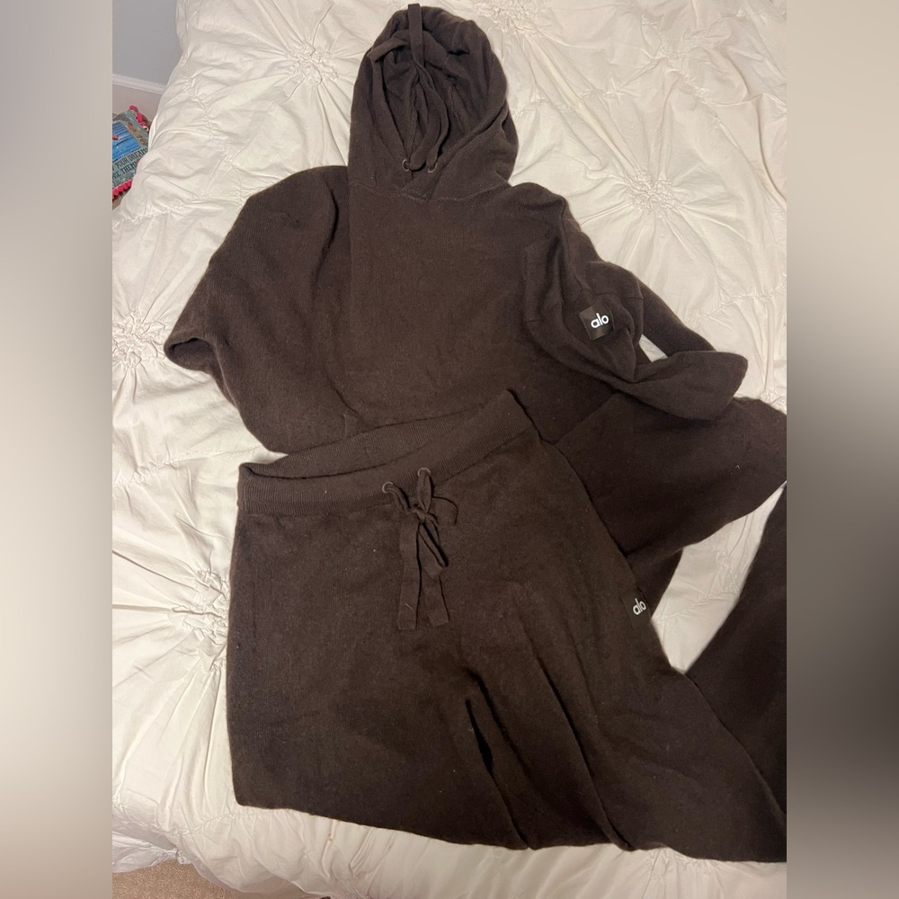 ALO Yoga Jet Set (100% Cashmere) in Espresso Brown